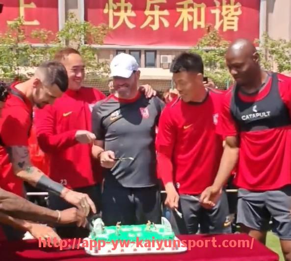 开云体育官网app下载-法甲2024赛季主要进攻模式解析与技战术演变趋势